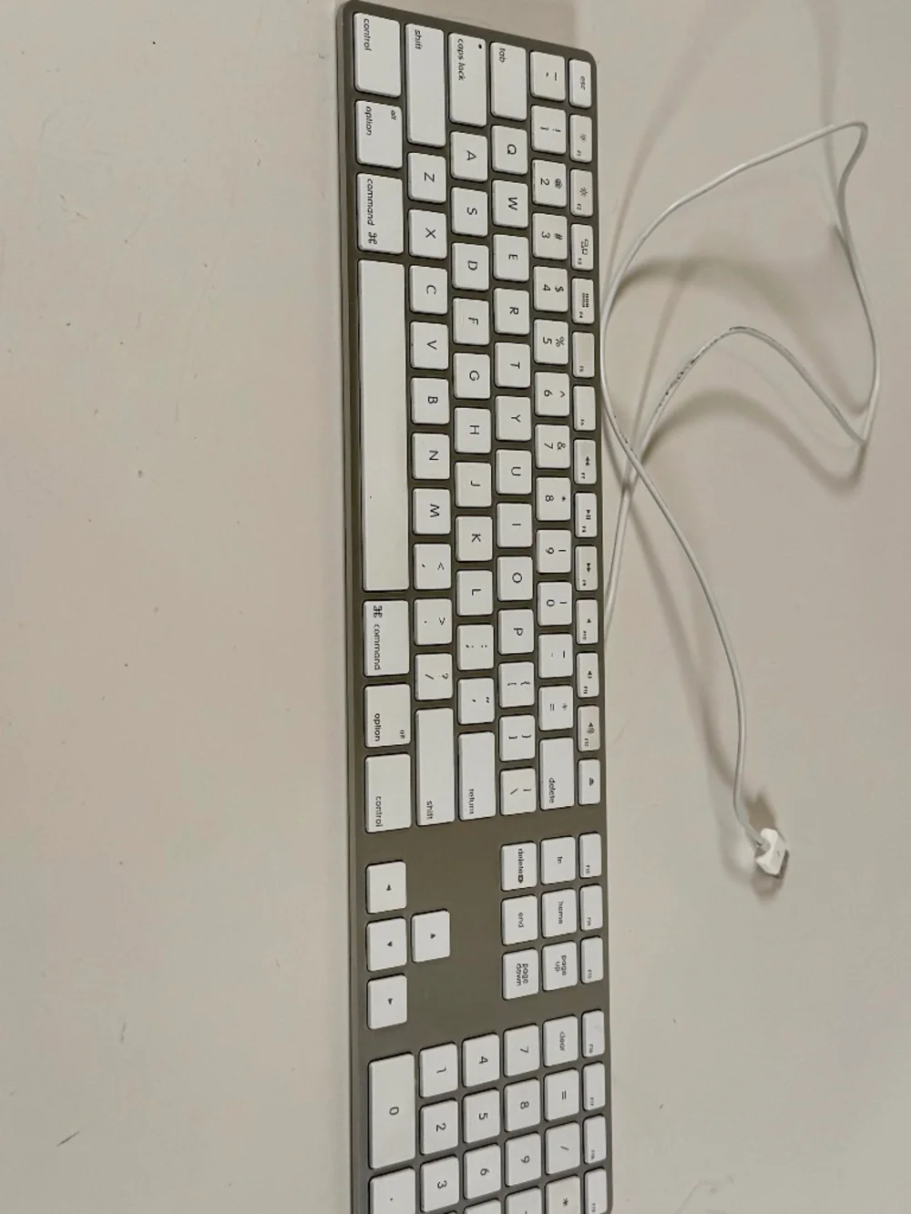 Apple Wired Keyboard with Numeric Keypad (Model A1243)